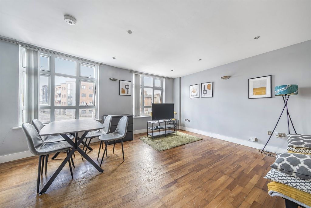 Property photo 3 of 9 Living Area