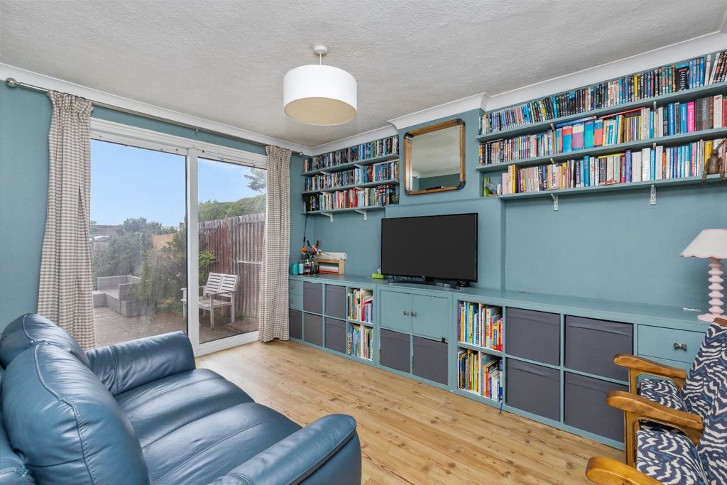 Property photo 2 of 10 4663665