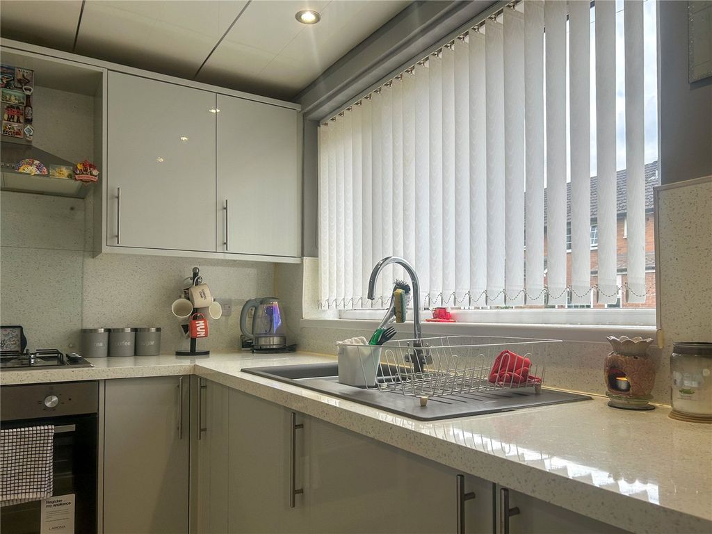 Property photo 3 of 18 Kitchen