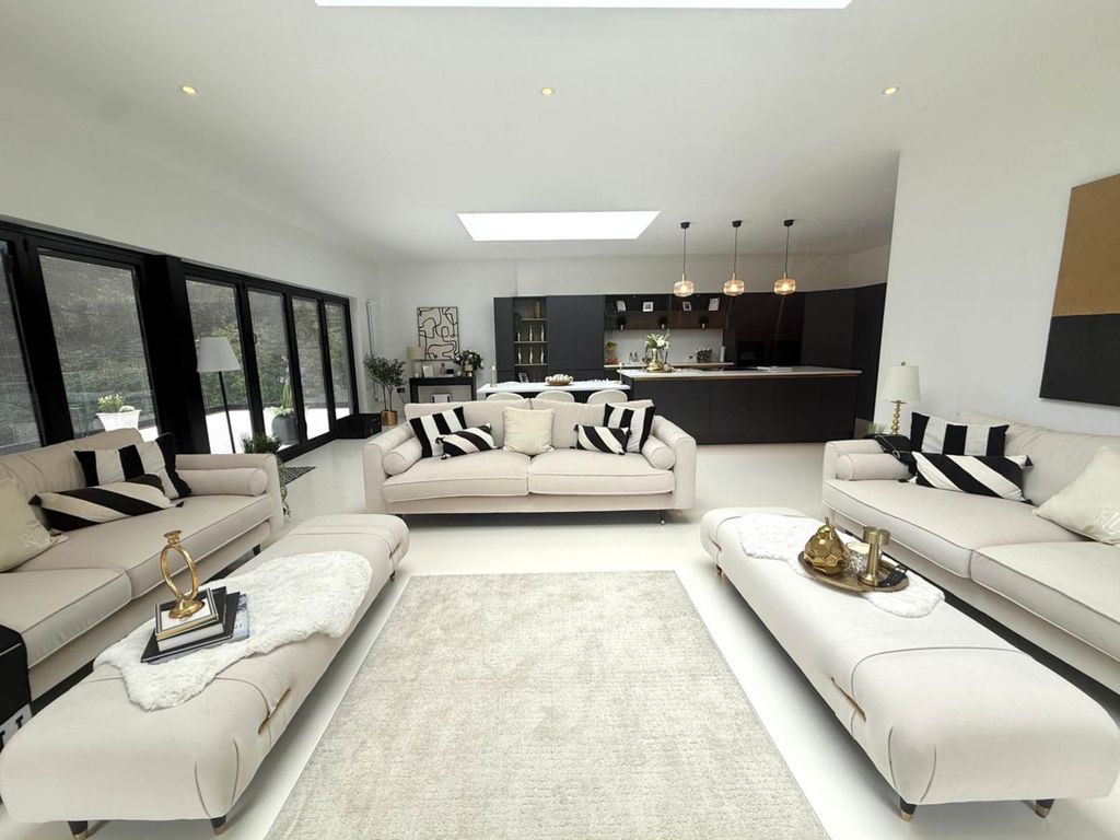 Property photo 3 of 26