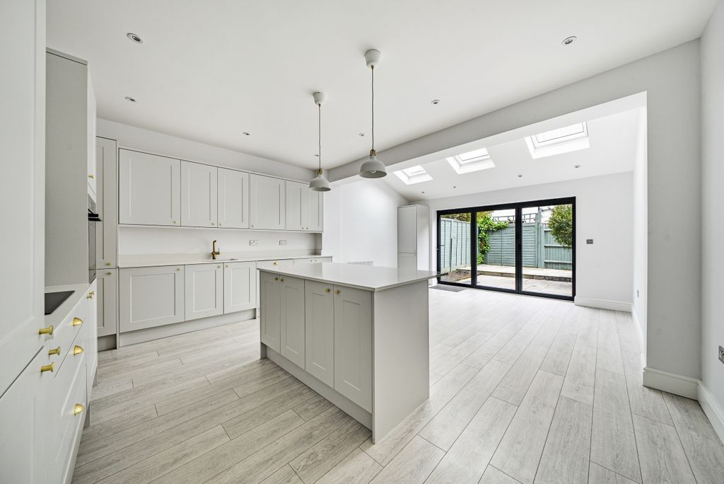 Property photo 3 of 18 1120694 (4)