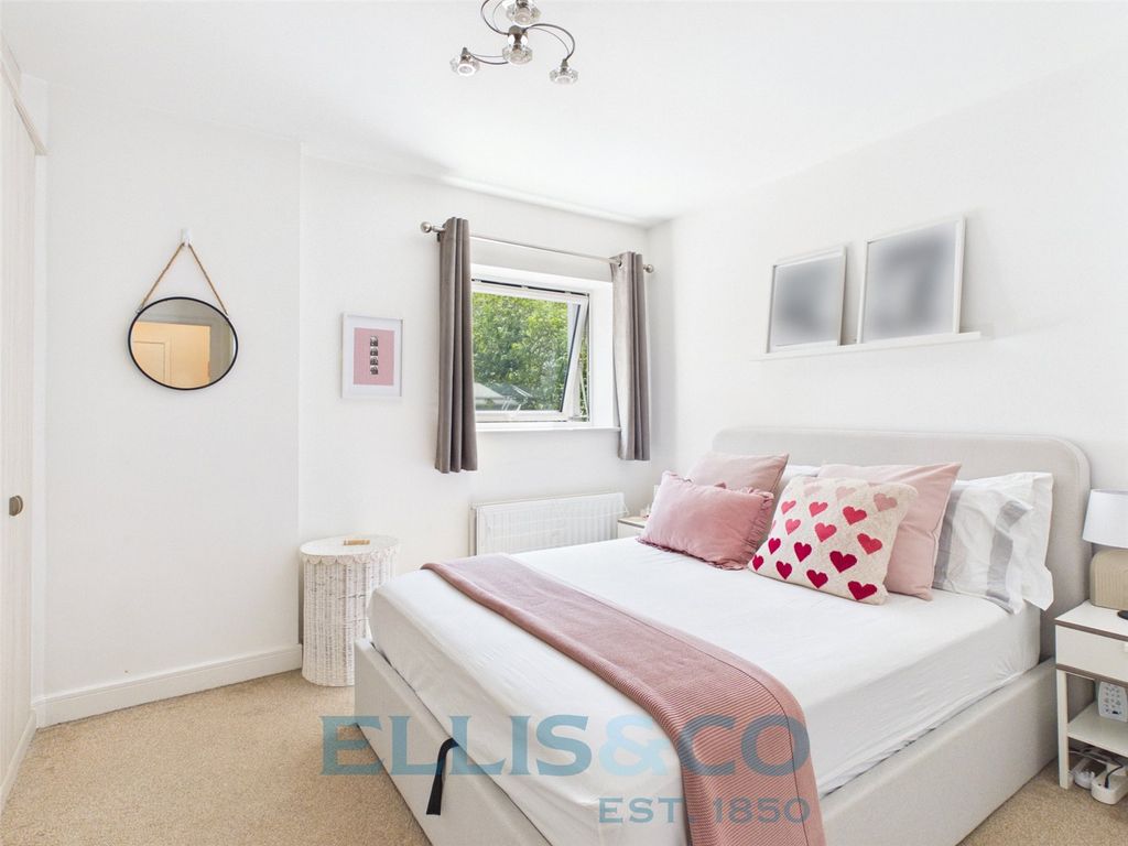 Property photo 2 of 9 Picture No. 10