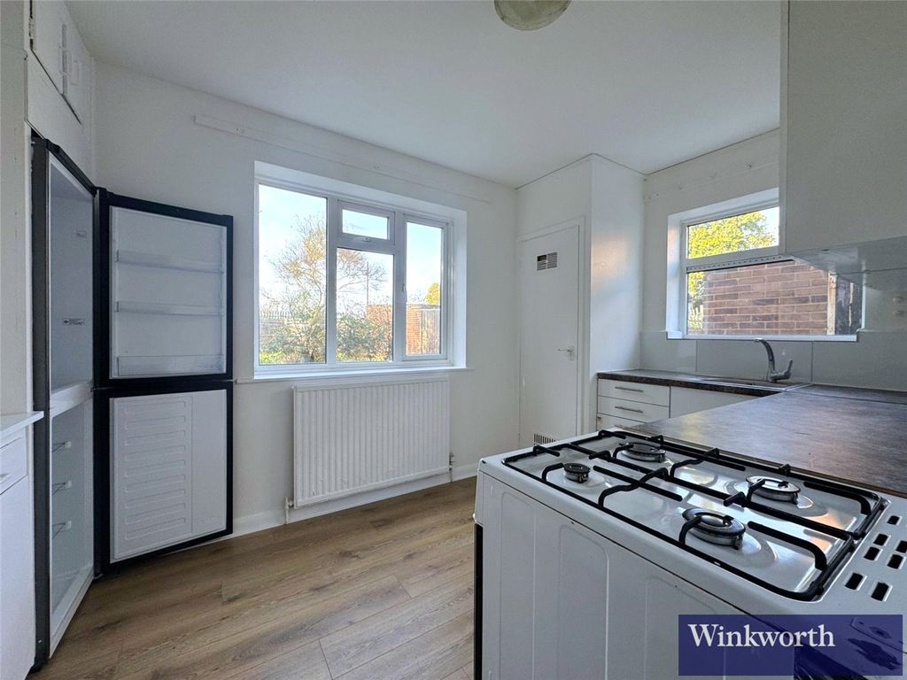 Property photo 2 of 7 Kitchen