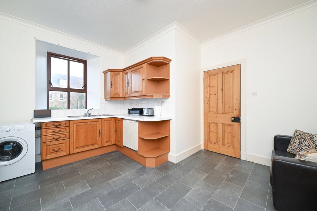 Property photo 3 of 34