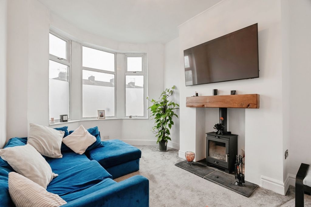 Property photo 3 of 18 Pbox-Img.Jpg