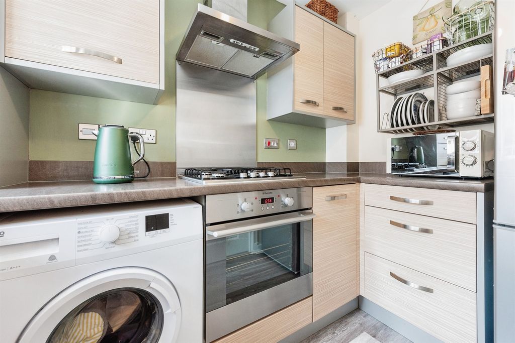 Property photo 3 of 15 Kitchen