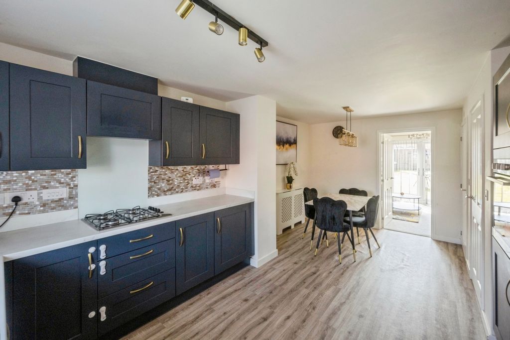 Property photo 2 of 16 Kitchen/Dining Room