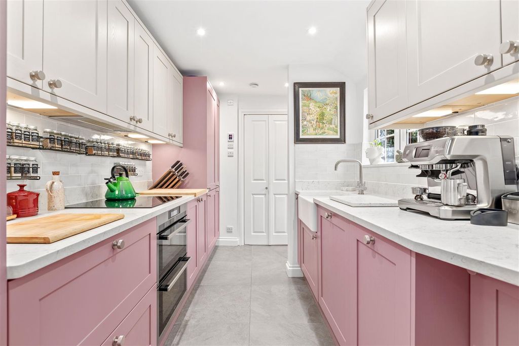 Property photo 3 of 26 Kitchen