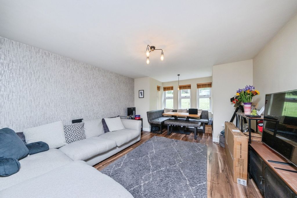 Property photo 3 of 14 Pbox-Img.Jpg