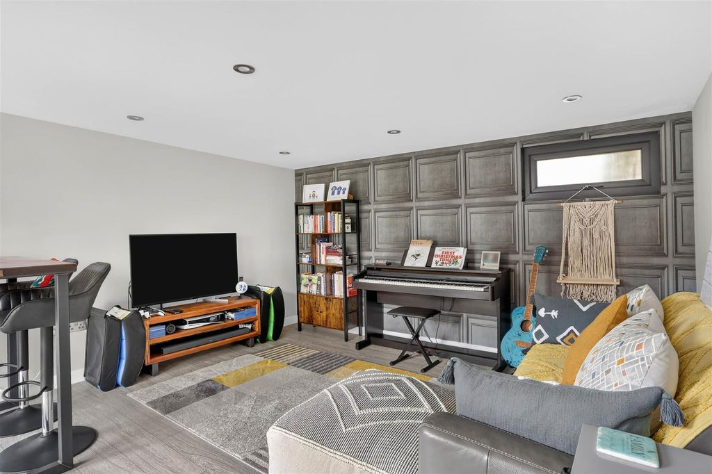 Property photo 3 of 26 1647584455 - 24.Jpg