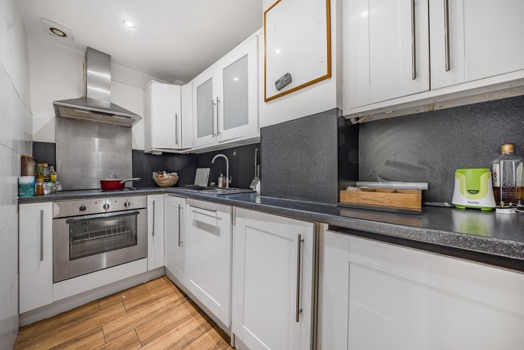 Property photo 3 of 11 Kitchen