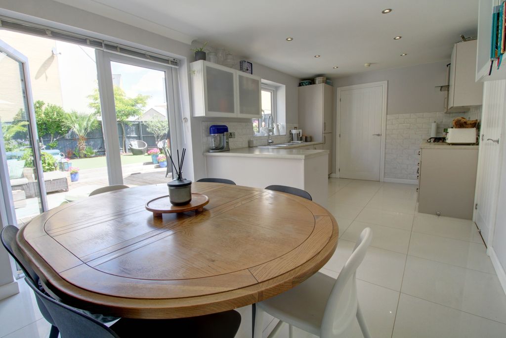Property photo 3 of 24 Kitchen Diner