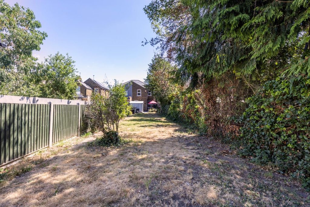 Property photo 2 of 10 Kings Road 13 - (19 Of 21).Jpg