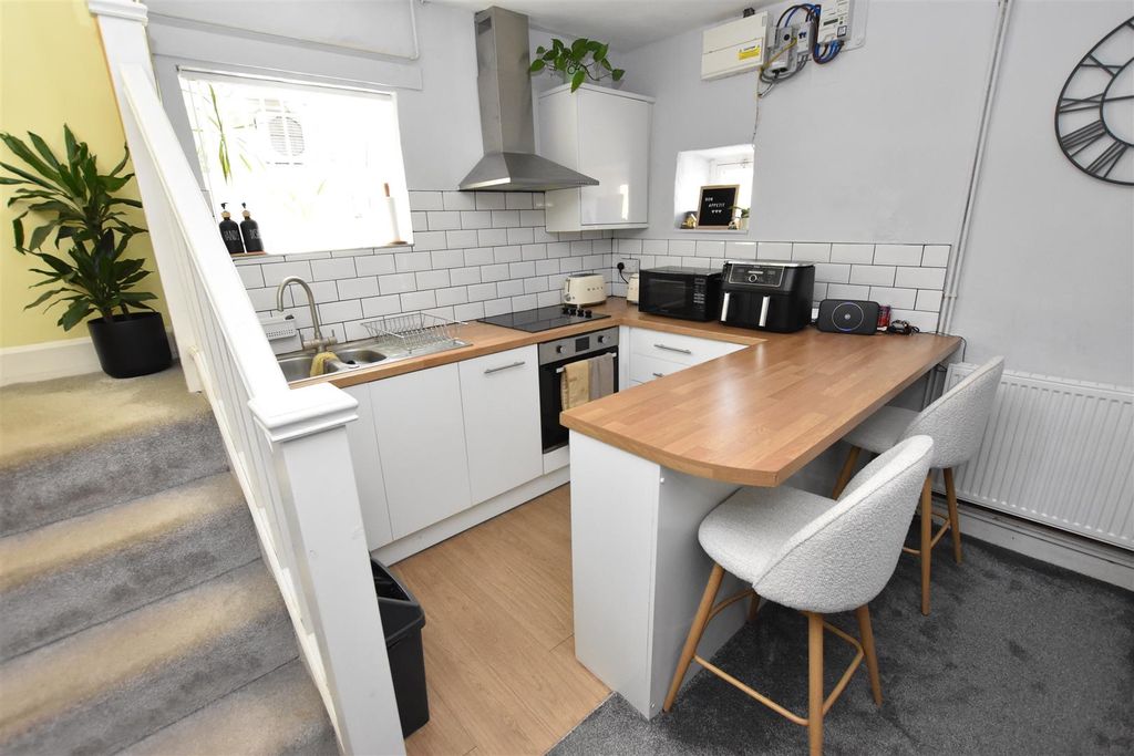 Property photo 3 of 13 Living Kitchen Area