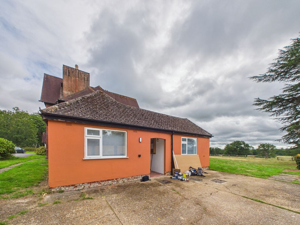 Property photo 1 of 7 Cam04018G0-Pr0643-Still008