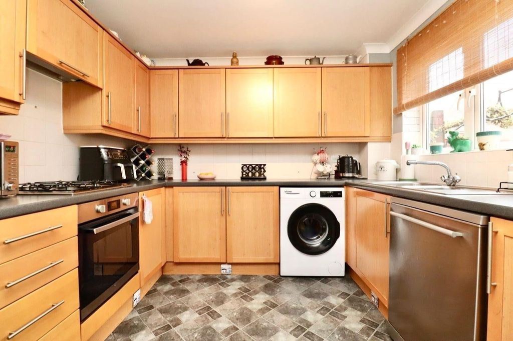 Property photo 3 of 21 Kitchen