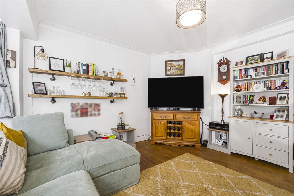 Property photo 3 of 8