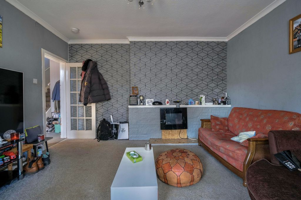 Property photo 2 of 34