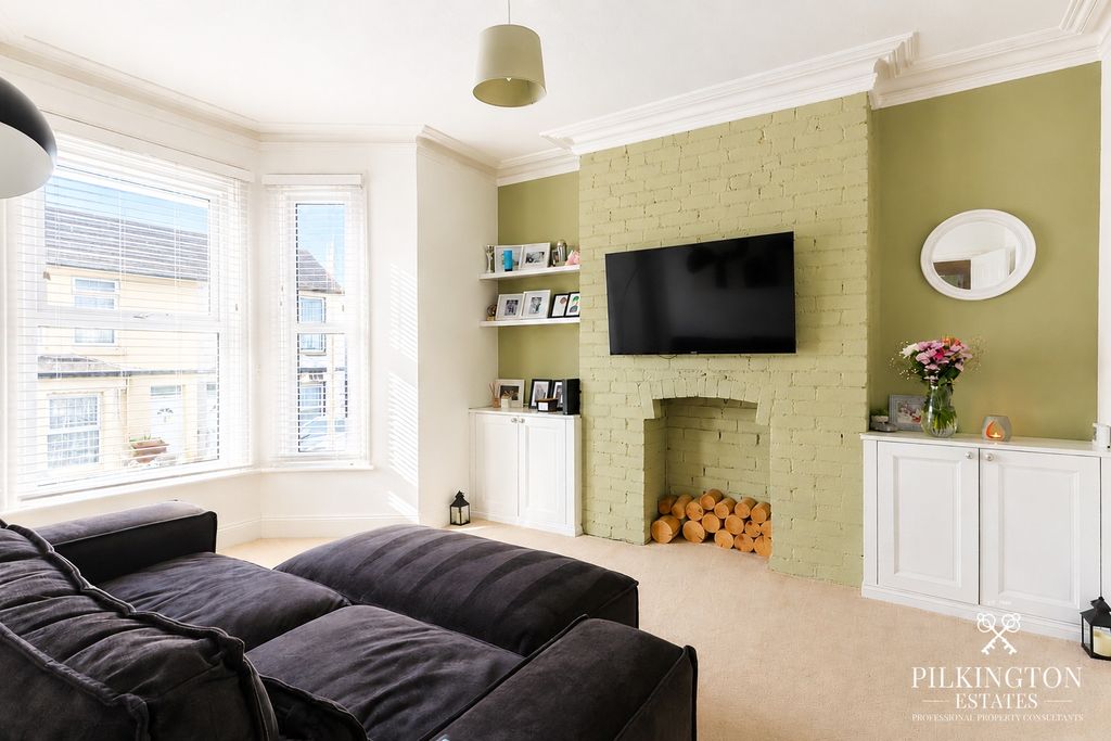 Property photo 2 of 16 5239843