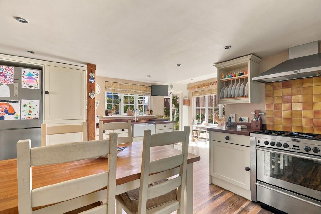 Property photo 3 of 27 Kitchen/Breakfast Room