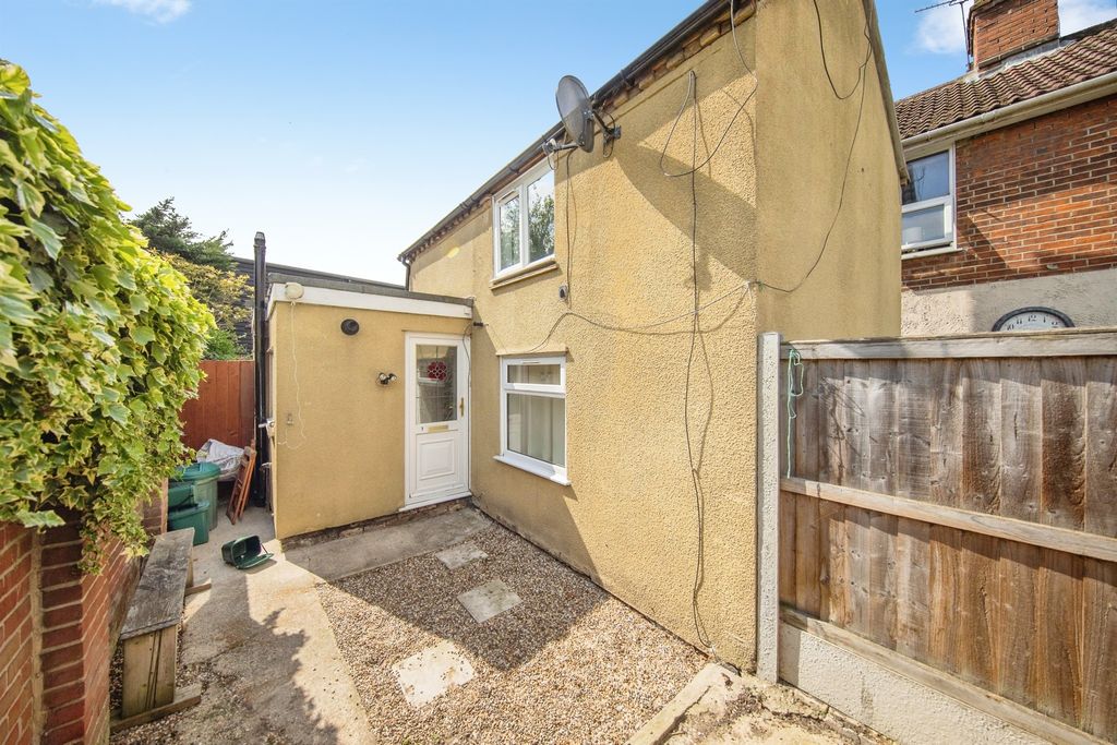 Property photo 2 of 40