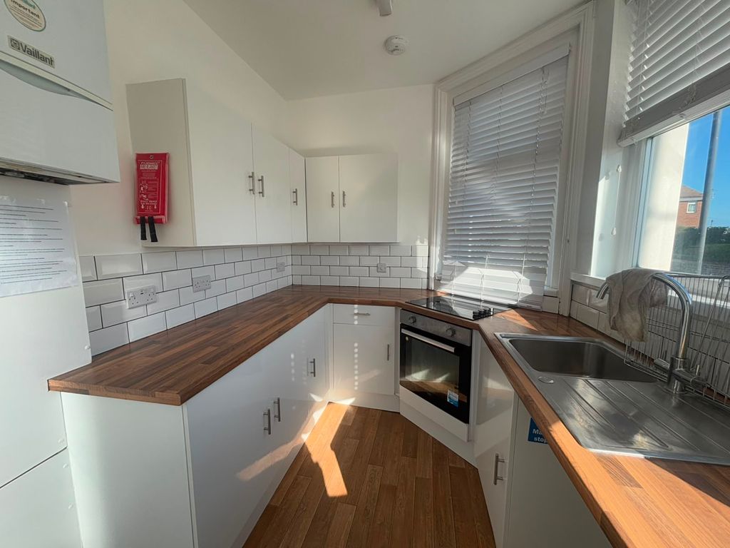 Property photo 2 of 6 Kitchen