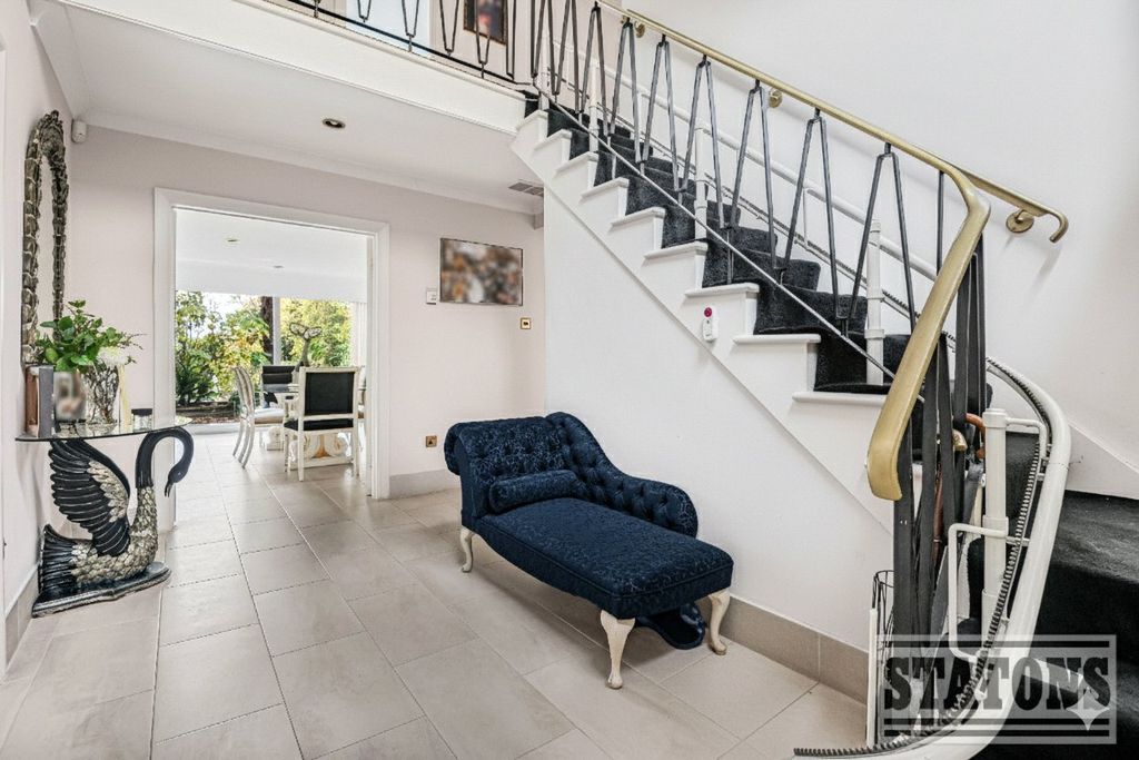 Property photo 2 of 24 Picture No. 10