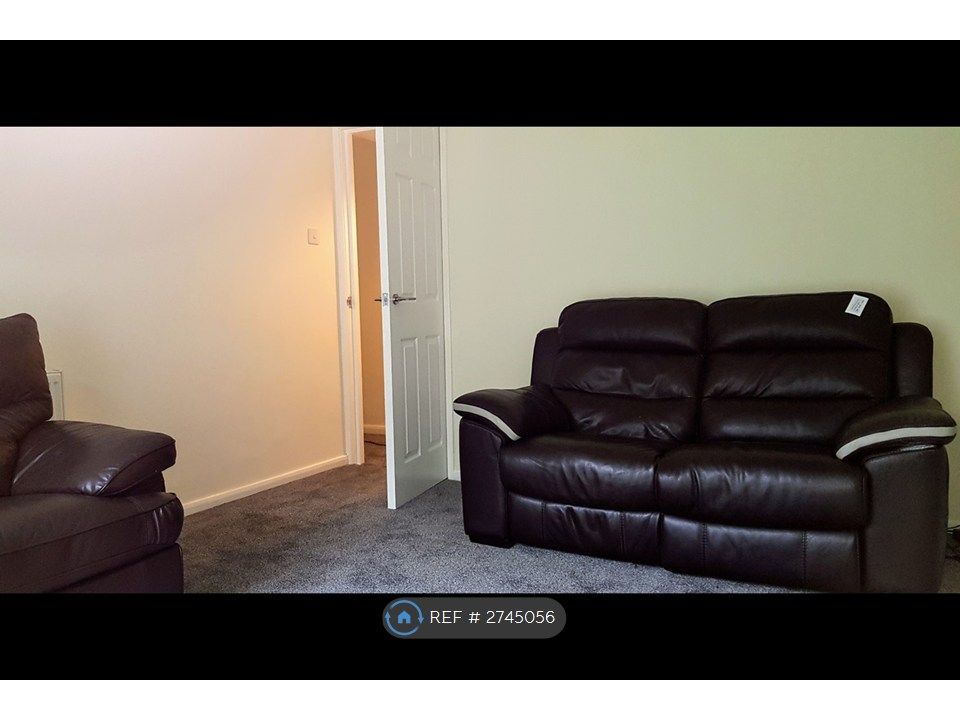 Property photo 3 of 18 Lounge