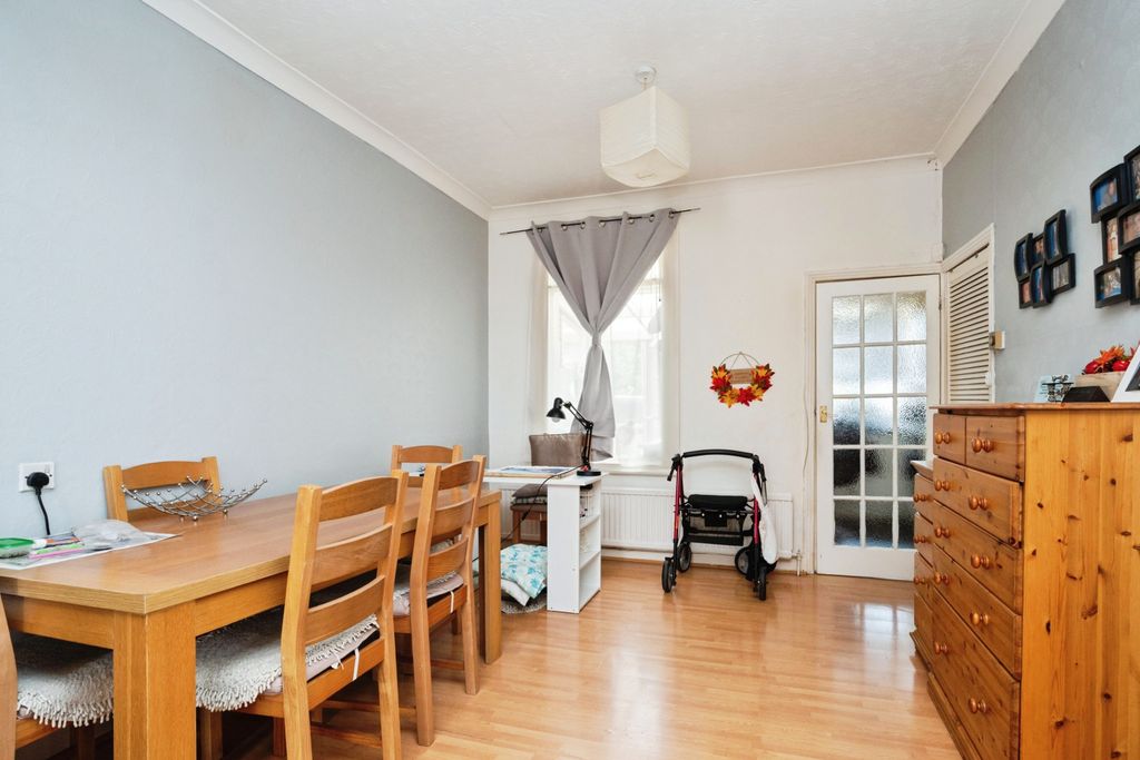 Property photo 3 of 16