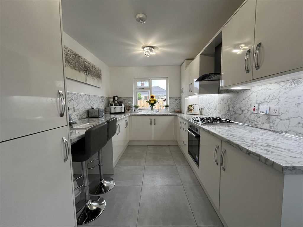 Property photo 2 of 17 Kitchen