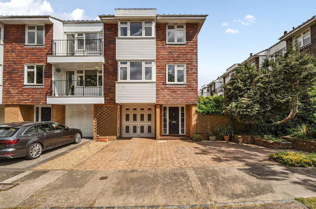 Property photo 1 of 13 1457493-19-69Fb7d...