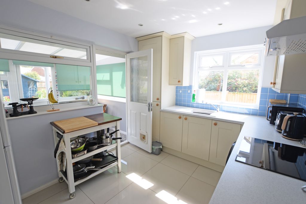 Property photo 2 of 17 Kitchen