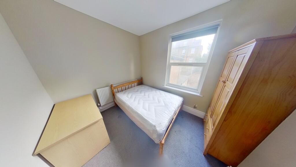 Property photo 3 of 11 A Simple And Tidy Single Bedroom Featuring A Woode...