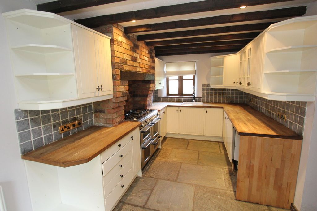 Property photo 2 of 32