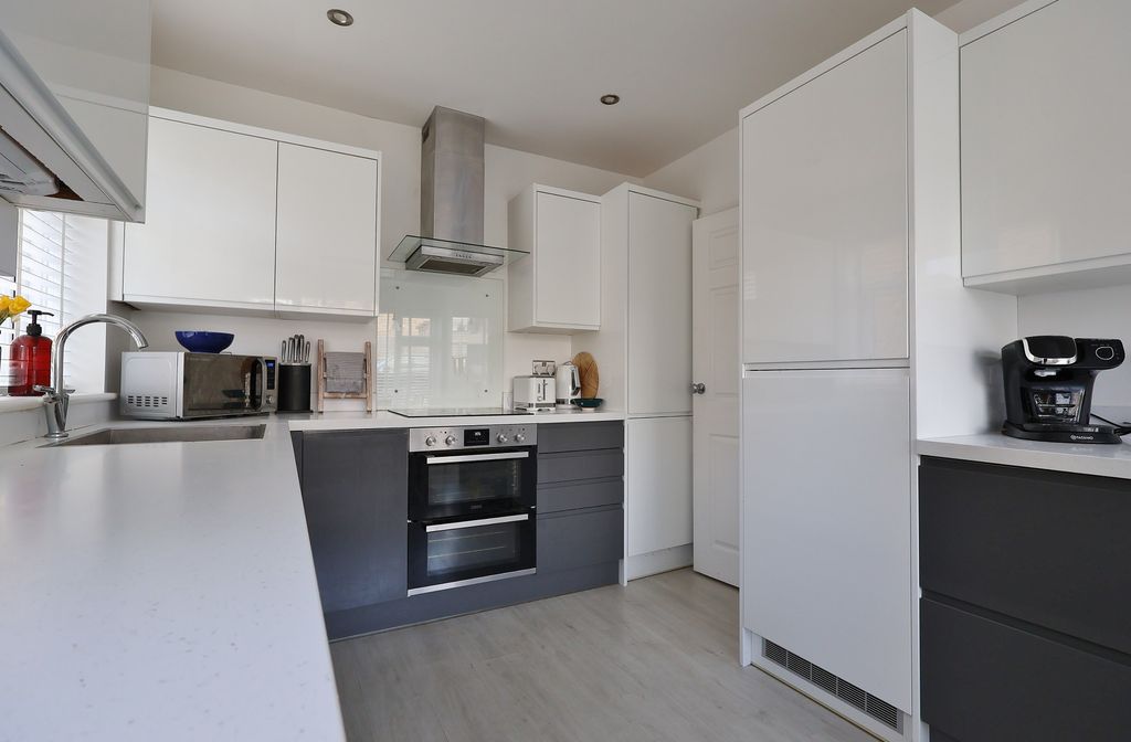 Property photo 2 of 51