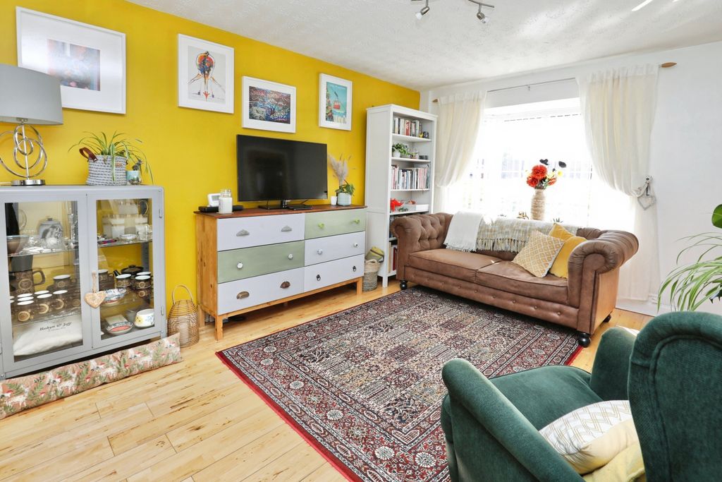 Property photo 2 of 19 2