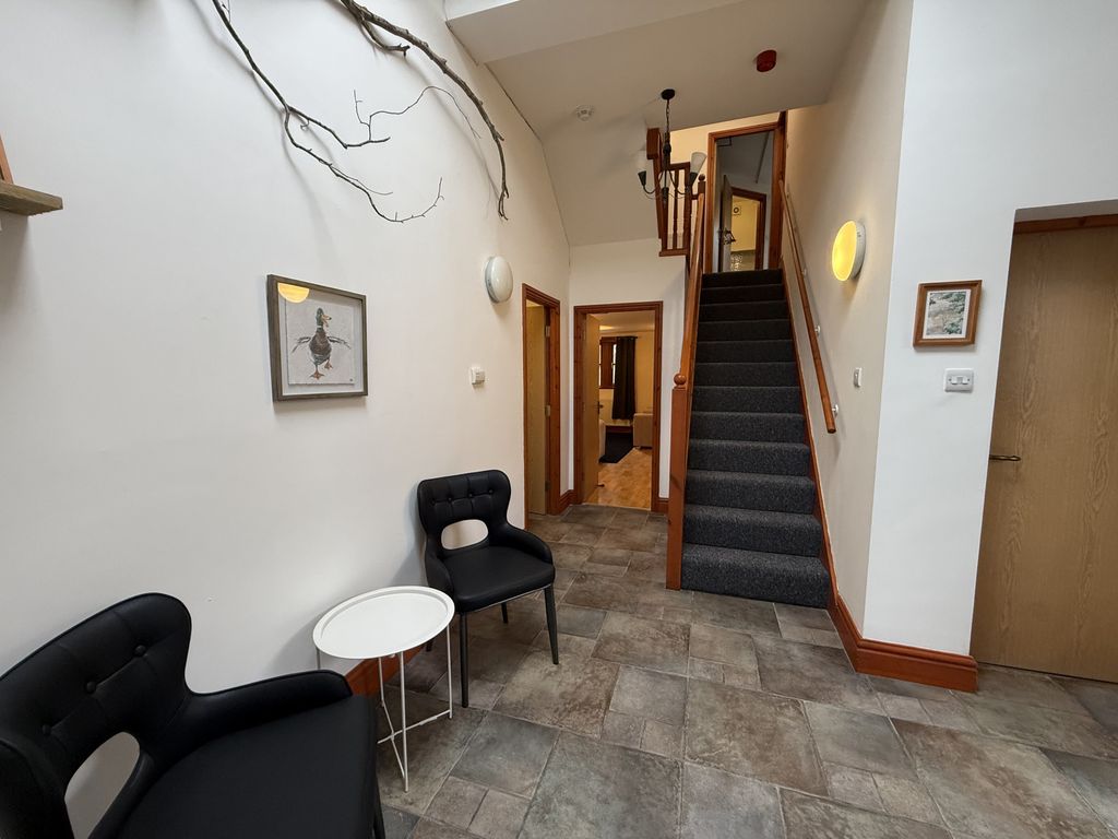 Property photo 3 of 28