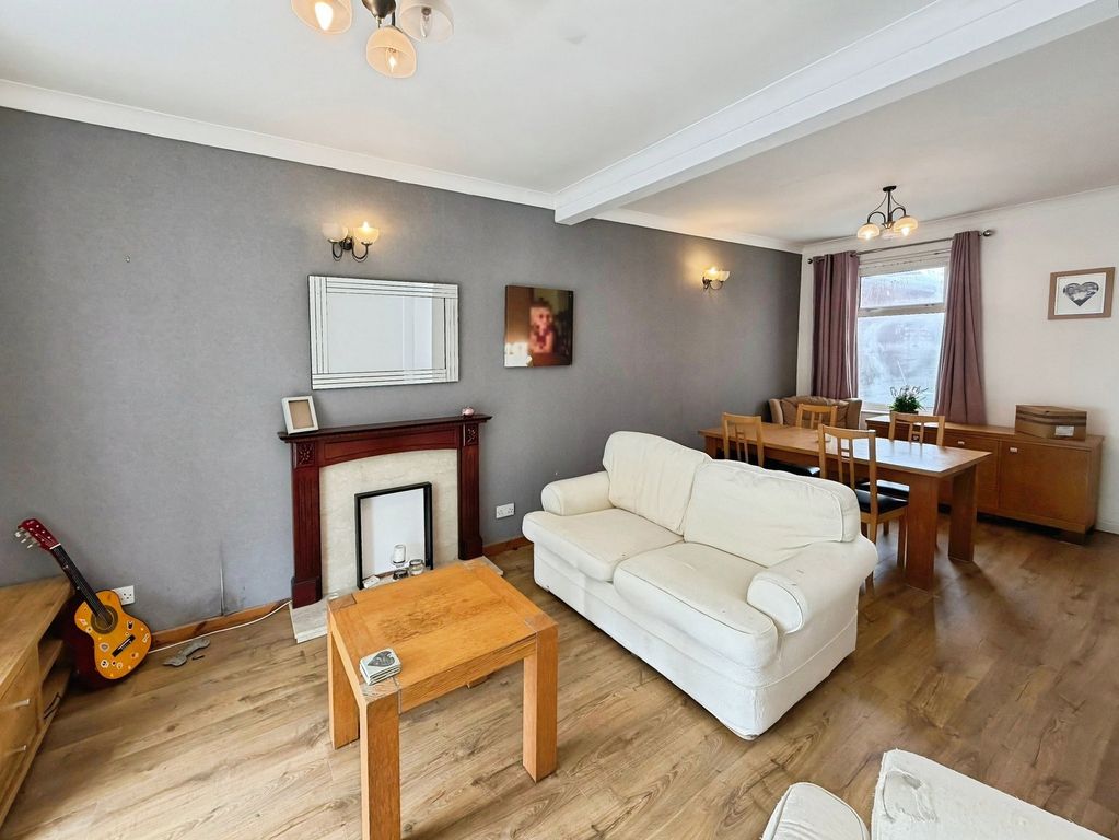 Property photo 2 of 40
