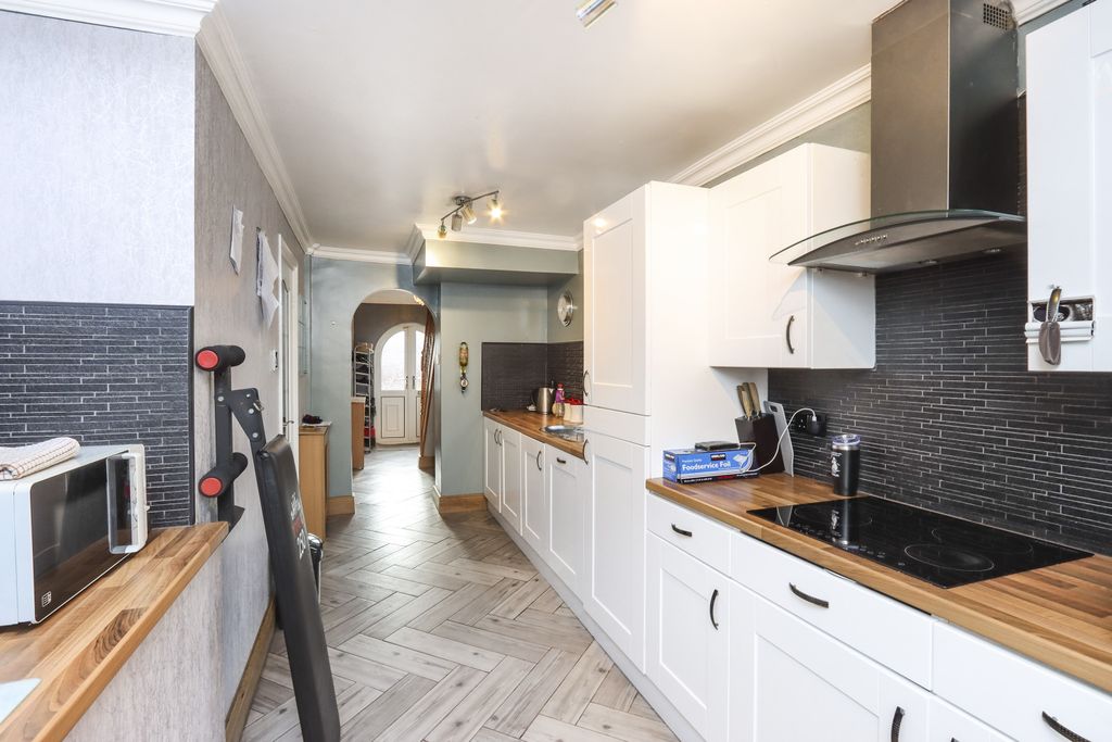 Property photo 3 of 20 Kitchen