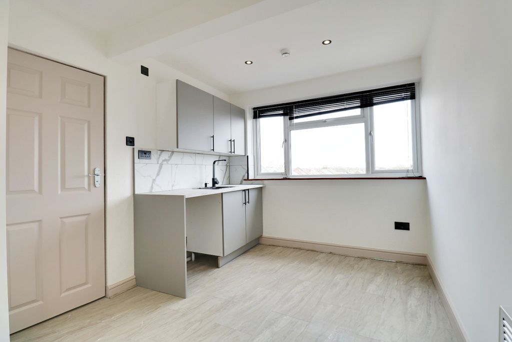 Property photo 1 of 5 5105000