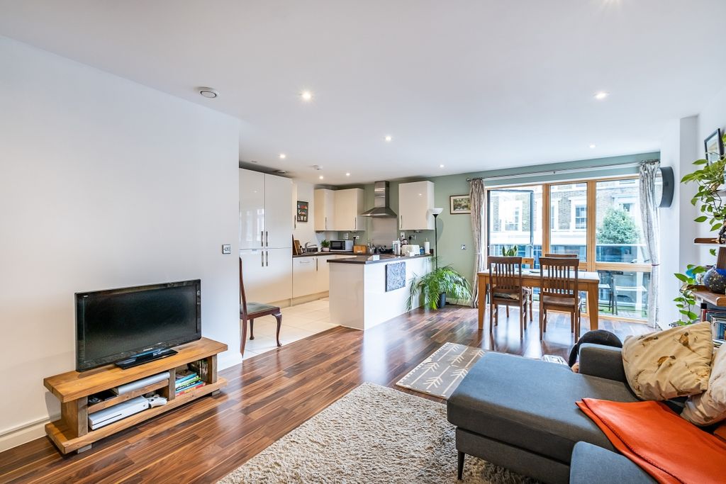 Property photo 2 of 10