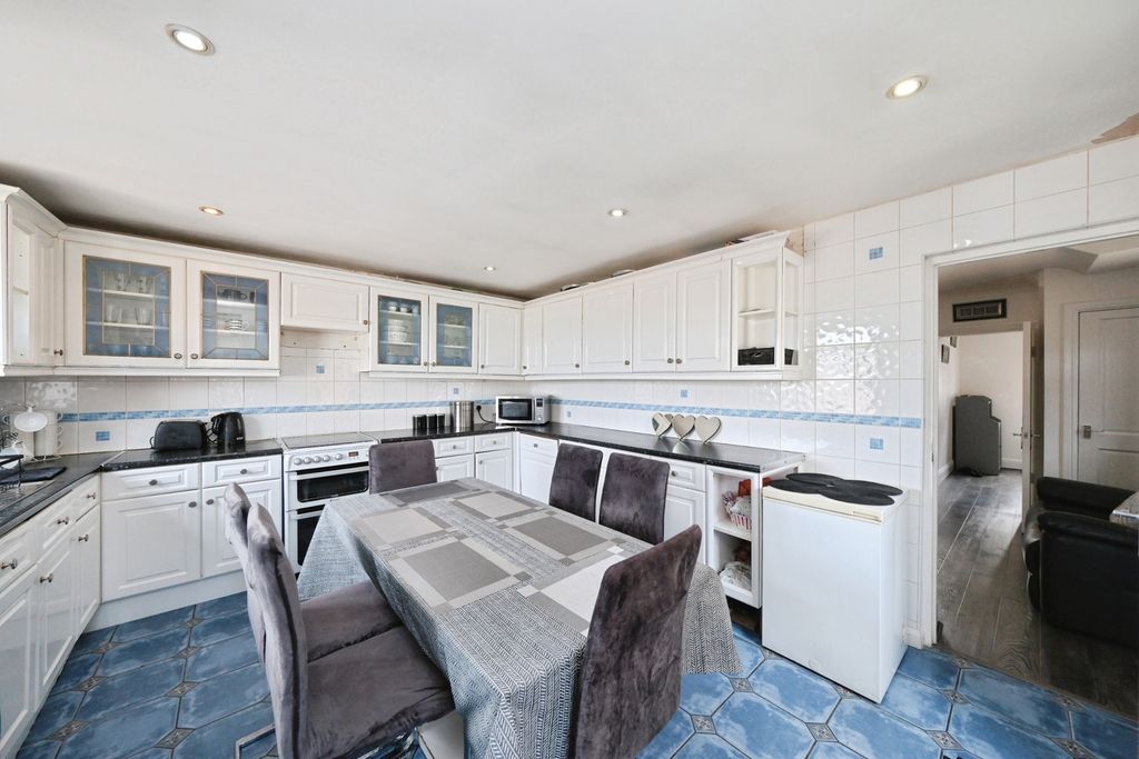 Property photo 2 of 20 Pbox-Img.Jpg