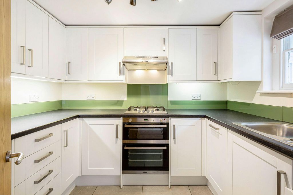 Property photo 3 of 9 Kitchen