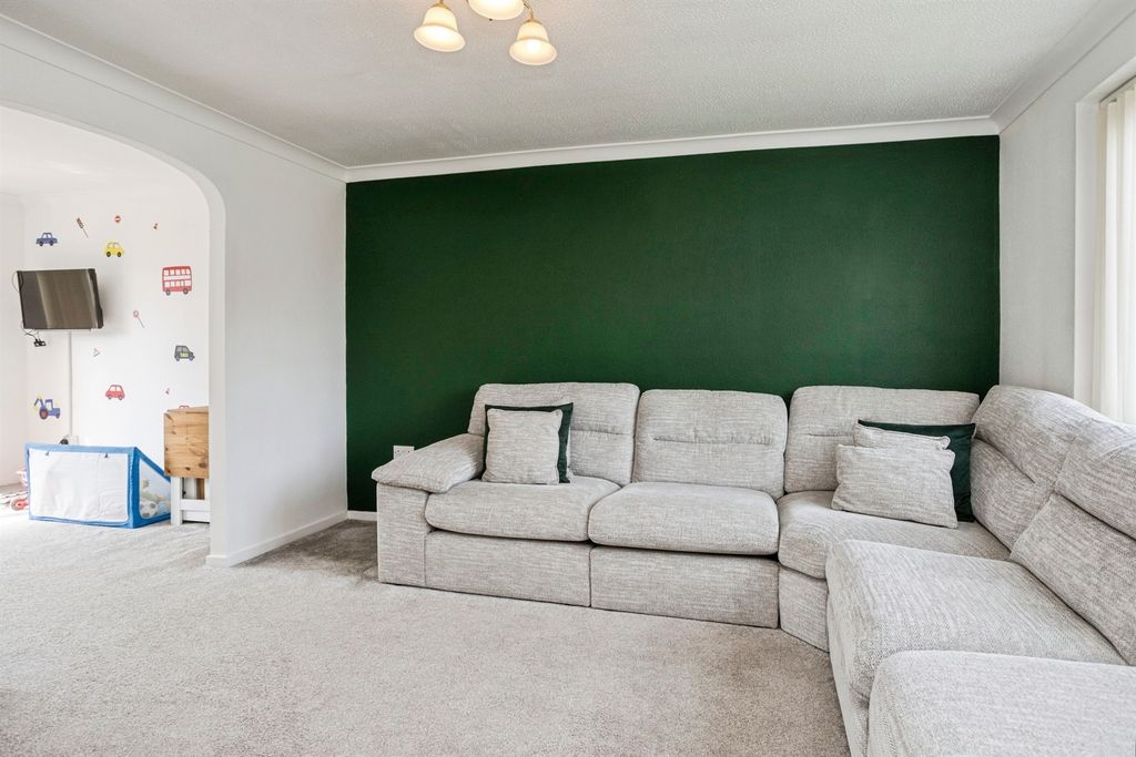 Property photo 3 of 17