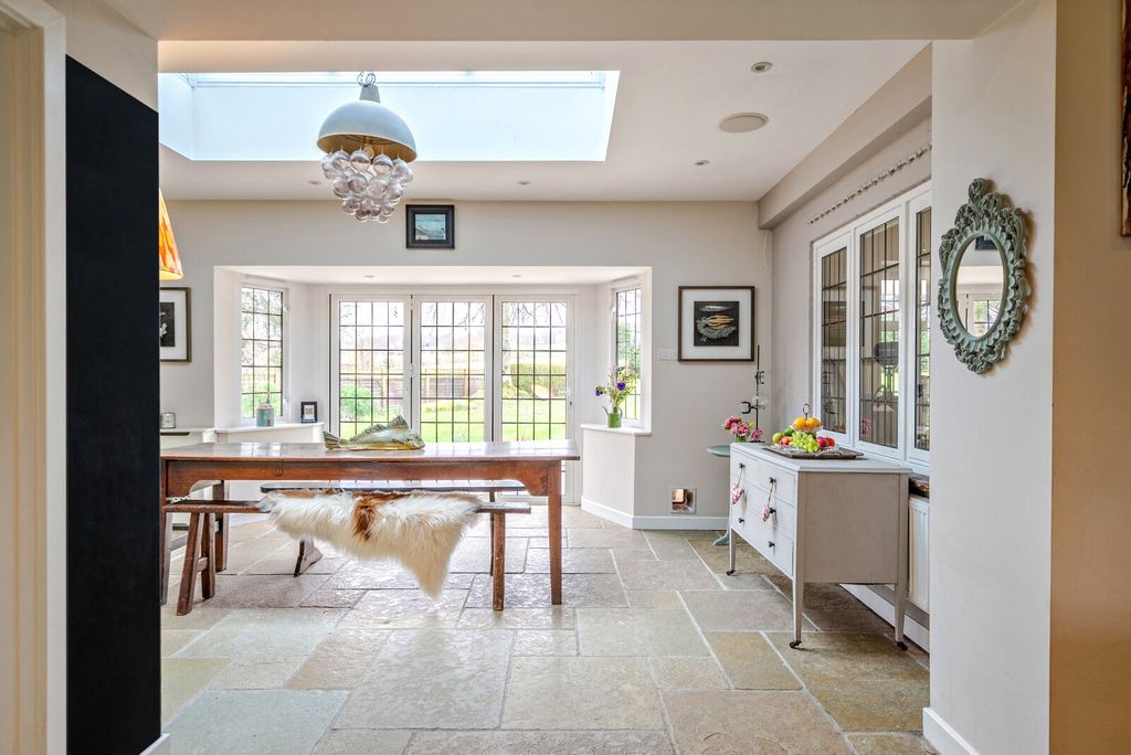 Property photo 3 of 23 Kitchen/Dining