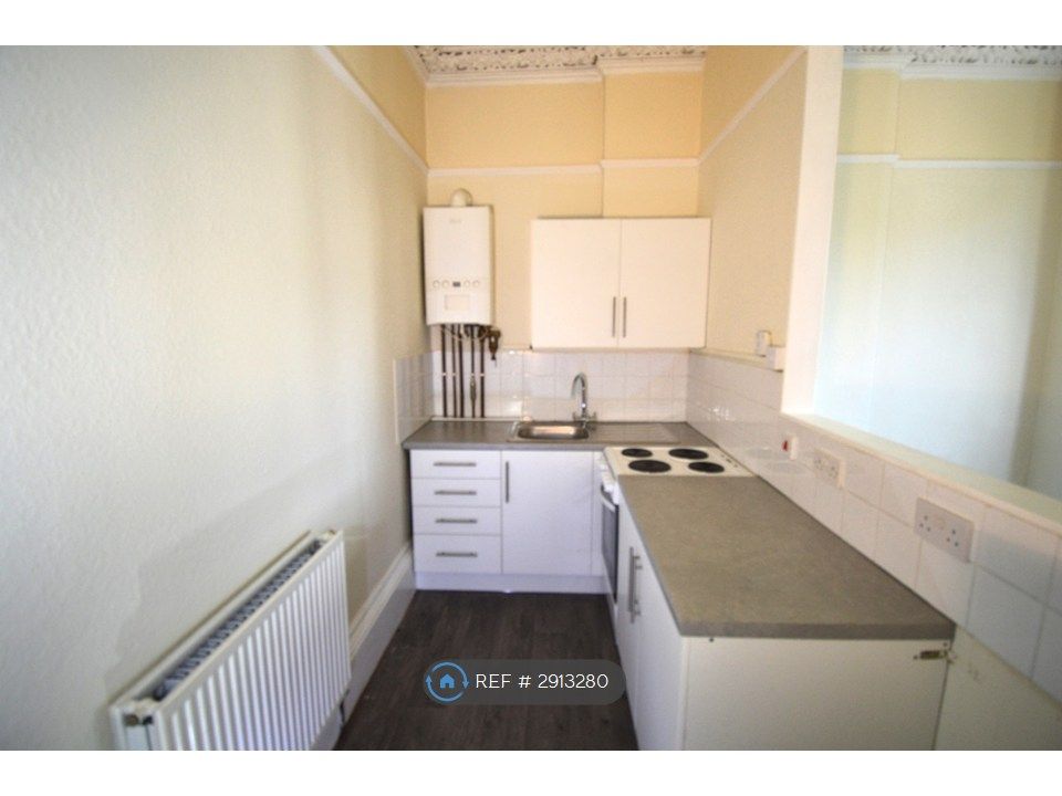 Property photo 2 of 8 Kitchen