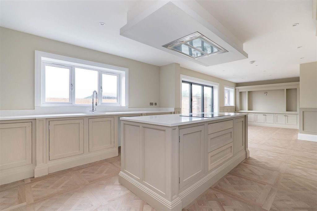 Property photo 3 of 30 Kitchen/Diner/Snug