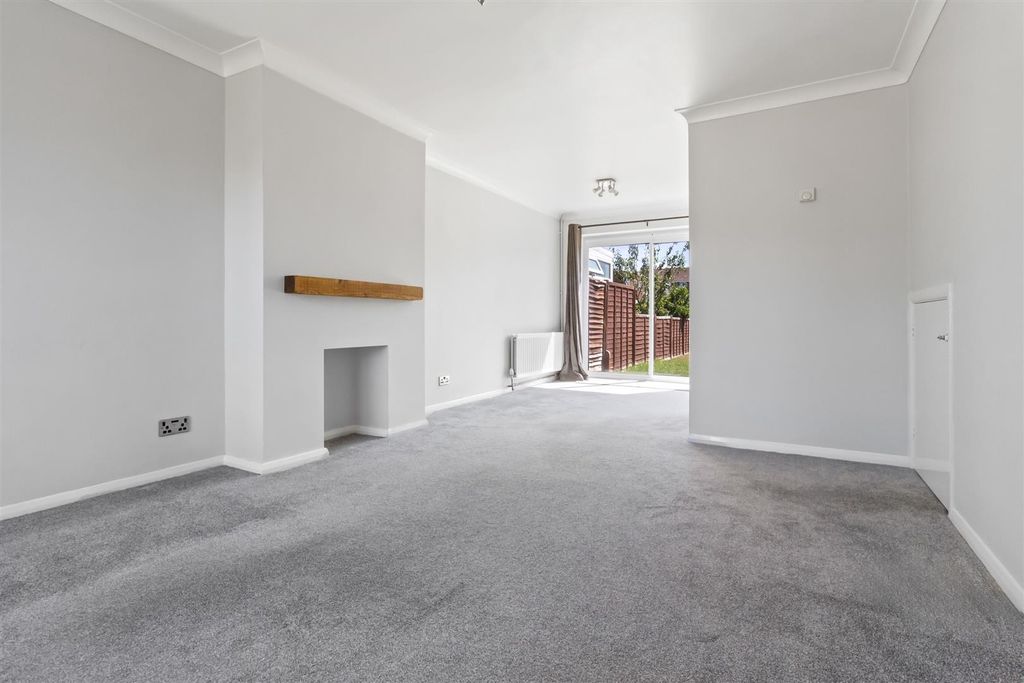 Property photo 2 of 10 Coleridge Crescent, 22-001.Jpg