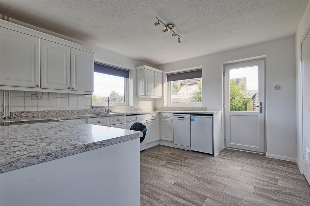 Property photo 3 of 11 Kitchen.Jpg