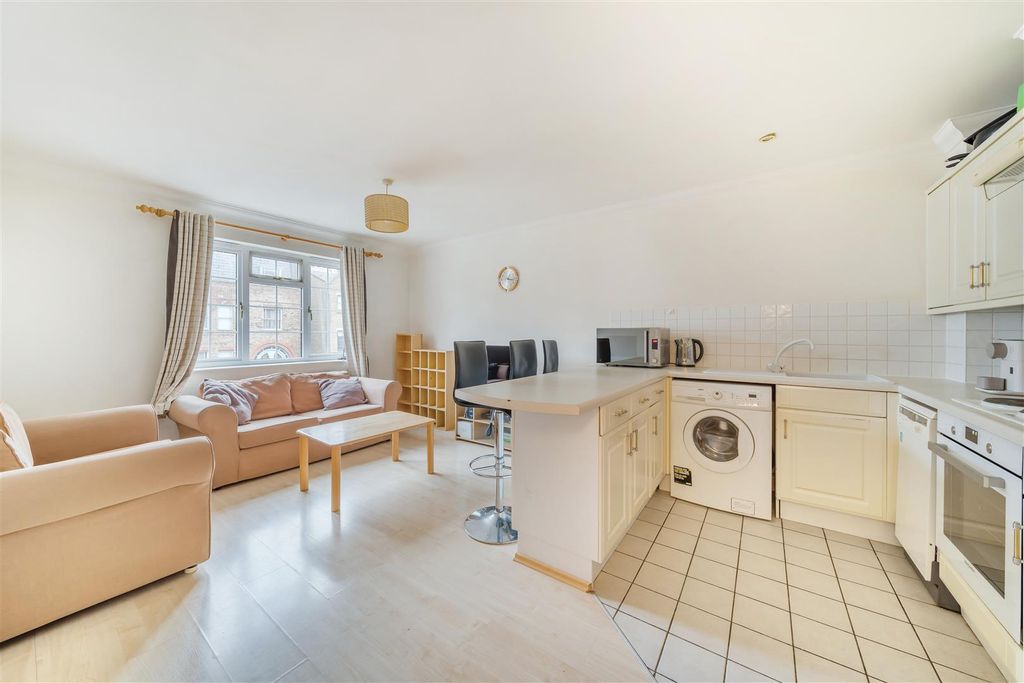 Property photo 2 of 9